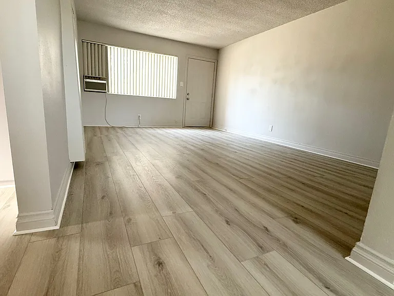 135 E Wakefield Ave #1 — Photo 3