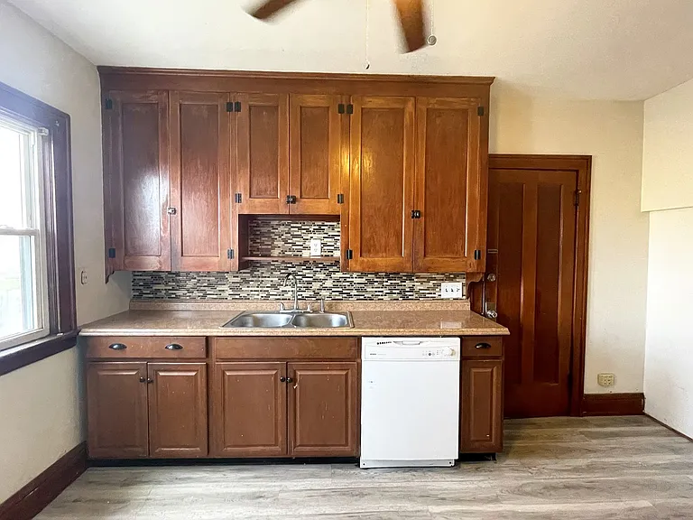 5273 Pearl Rd — Photo 7
