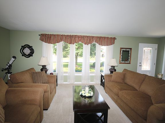 4th image of 15237 Regent Dr