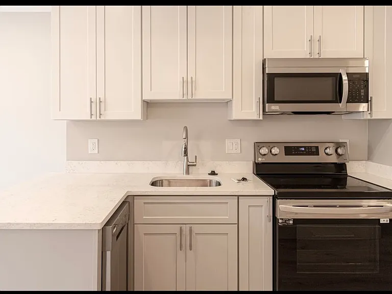 3223 M St NW #1 — Photo 5