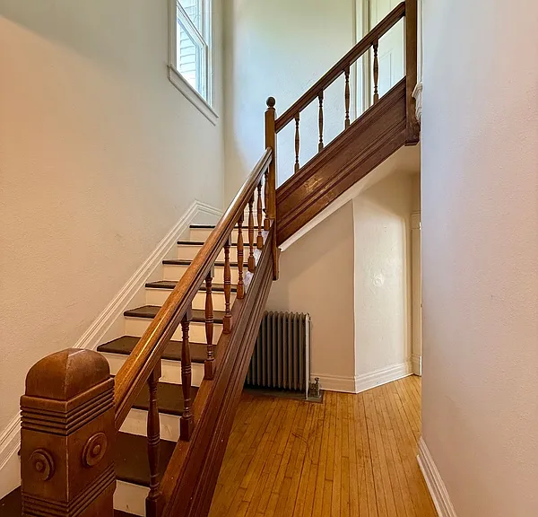 238 Scott Ave — Photo 4