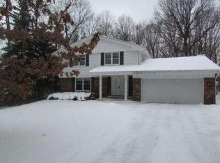3825 S 104th St, Greenfield, WI 53228