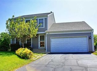 4004 Longacre Ln, Island Lake, IL 60042