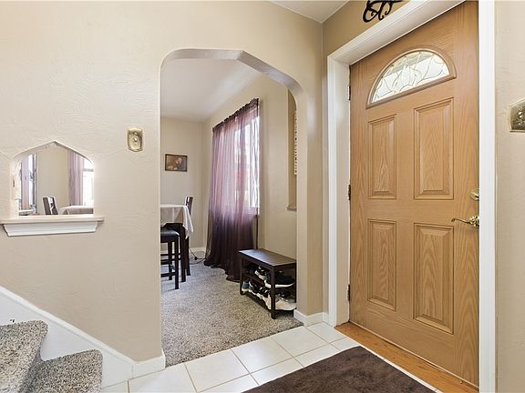 3rd image of 2 Oakridge Rd