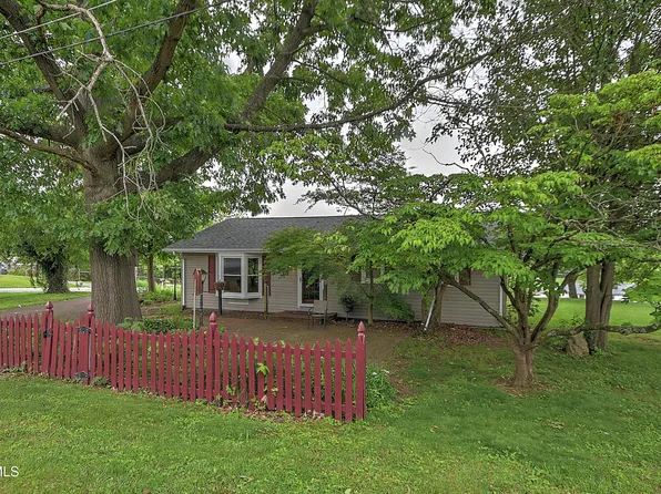 464 Devault St, Church Hill, TN 37642