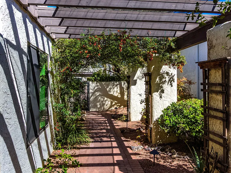 7230 E Onda Cir — Photo 35