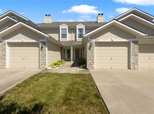 1347 NW Hidden Ridge Cir, Blue Springs, MO 64015