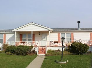 1356 Fernwood Dr, Lockport, NY 14094