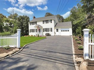25 Lawrence Hill Rd, Huntington, NY 11743