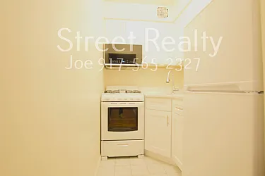 Rented by Street Realty Brokerage LLC