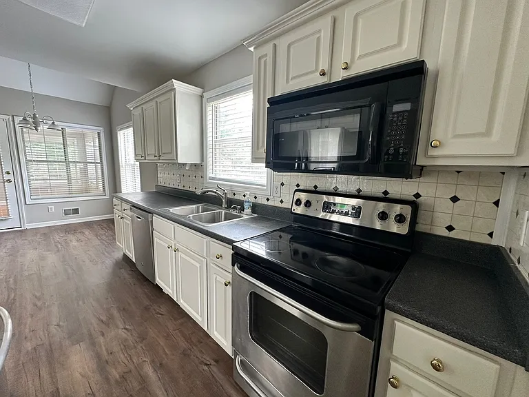 5885 Sarah Orr Ln — Photo 7