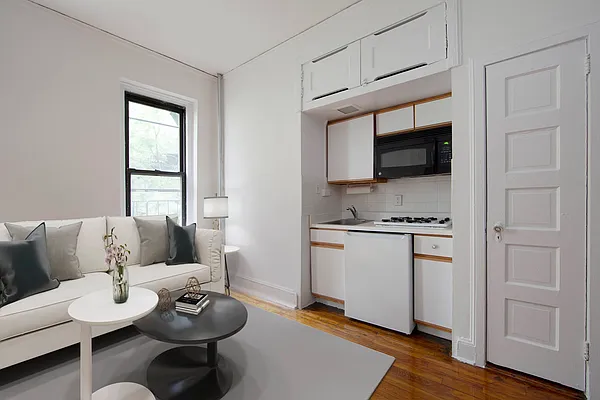 Rented by R New York | media 23