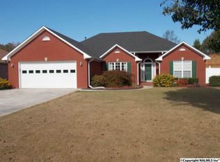 39 Madison Ln, Decatur, AL 35603