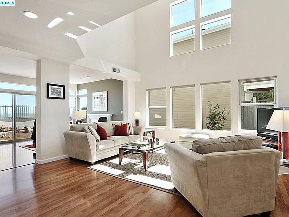 3rd image of 26 Seabreeze Dr
