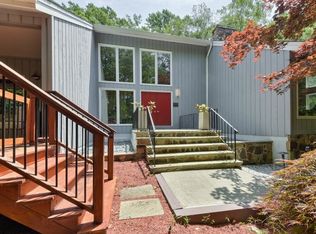 2 Hilltop Rd, Kinnelon, NJ 07405