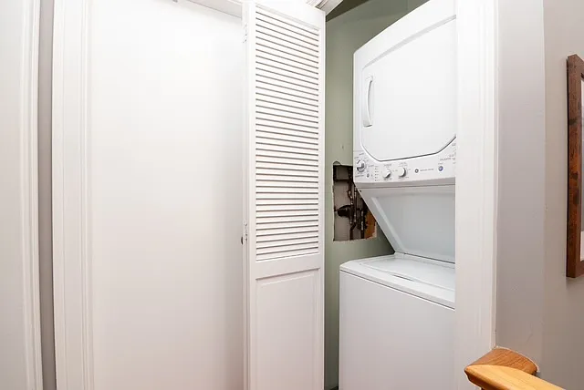 340 W 3rd St #3 — Photo 5