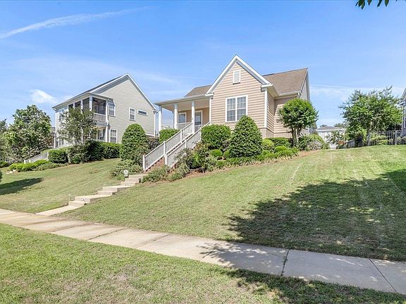 2nd image of 3033 Dickinson Dr