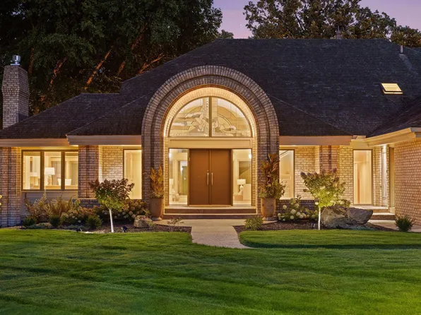 11886 Tapestry Ln, Minnetonka, MN 55305