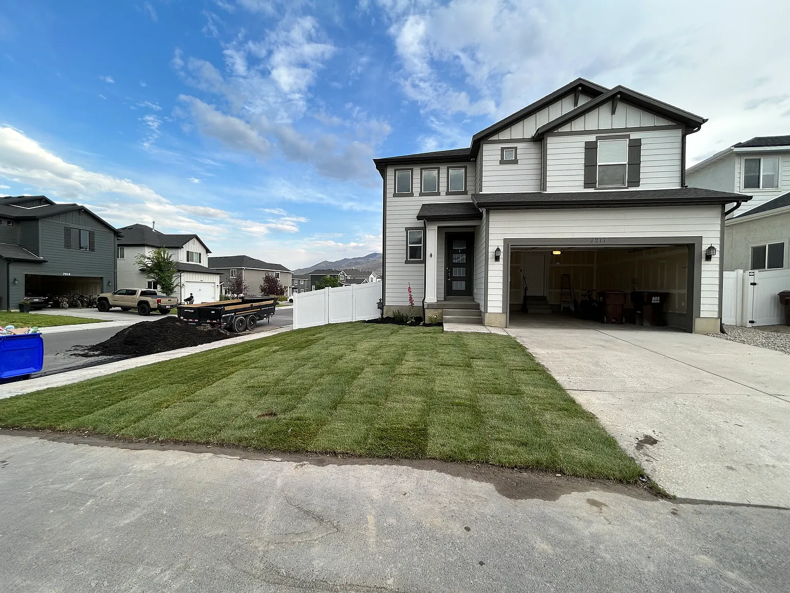 3 bed, 2.5 bath, 2576 sqft, $2,500 — Photo 2