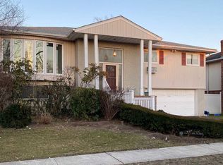 722 Turf Rd, Valley Stream, NY 11581