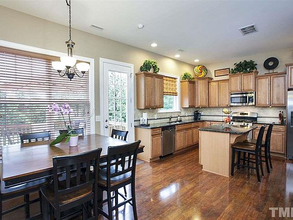 3rd image of 1637 Laurel Park Pl