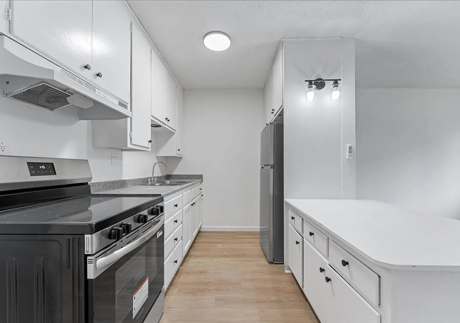 Beautiful Long Beach Apartment! — Photo 4