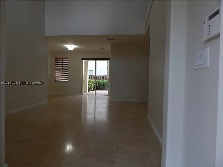 320 SW 87th Ct — Photo 5