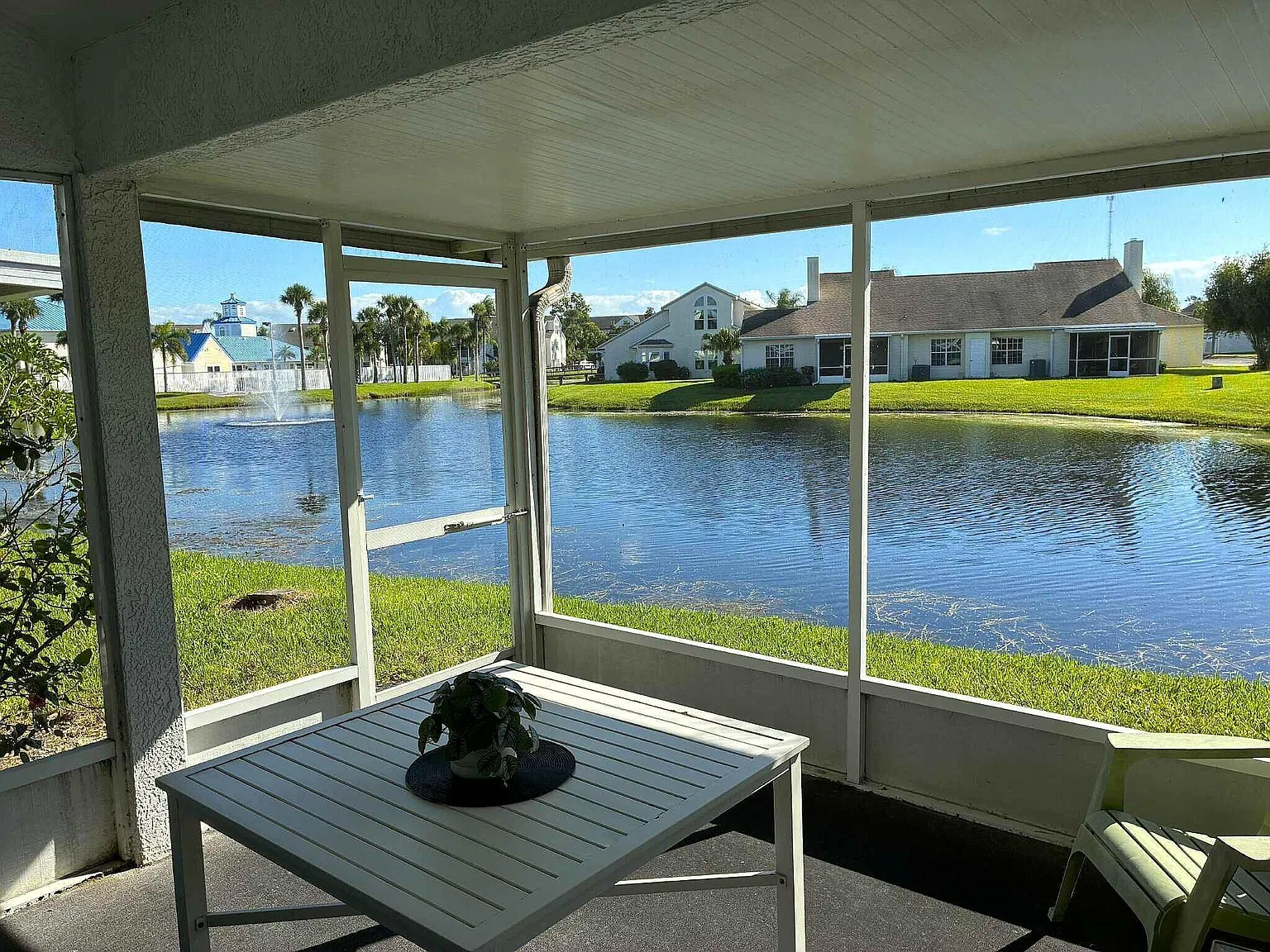 3 bed, 2.0 bath, 1324 sqft, $2,200 — Photo 2
