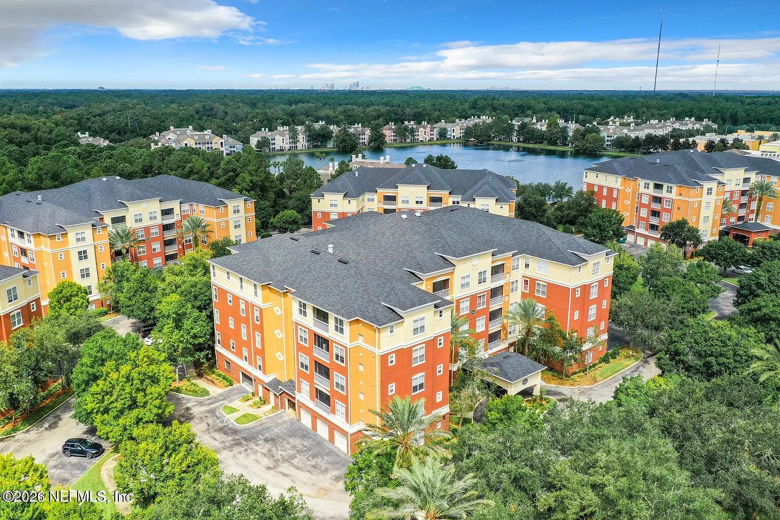 2 bed, 2.0 bath, 1423 sqft, $1,875 — Photo 2