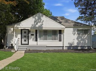 21300 Westhampton St, Oak Park, MI 48237