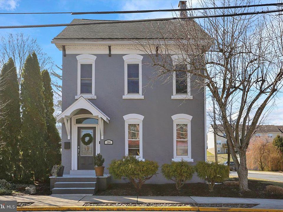 1st image of 204 E High St