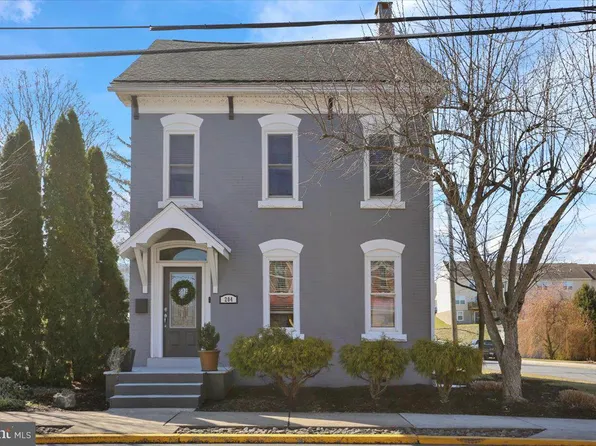 204 E High St, Womelsdorf, PA 19567