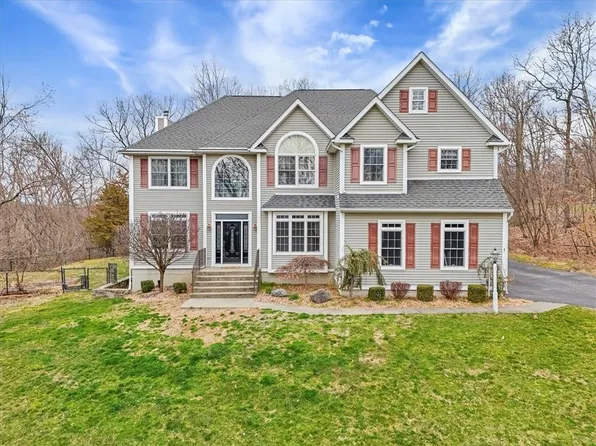 21 Shagbark Lane, Hopewell Junction, NY 12533