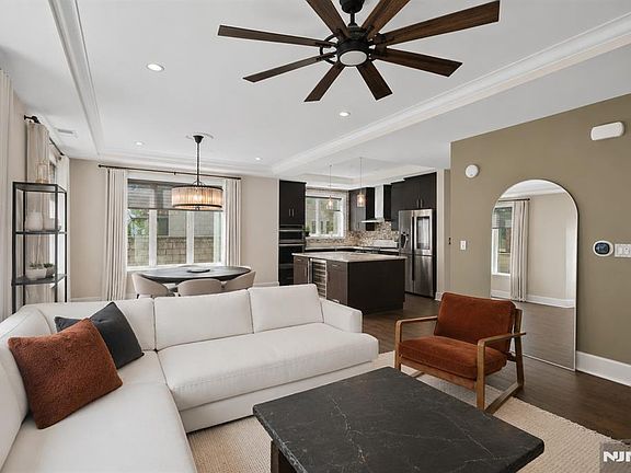 2nd image of 250 Henley Pl Unit 210