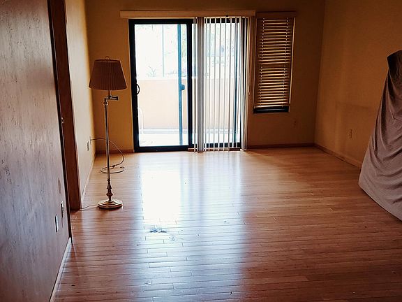 5th image of 100 Solano Dr SE #D