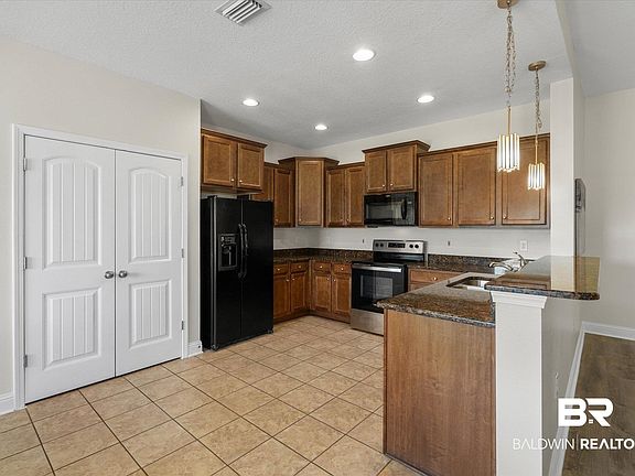 5th image of 9490 Ottawa Dr
