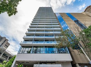 210 Simcoe St #1505, Toronto, ON M5T 0A9