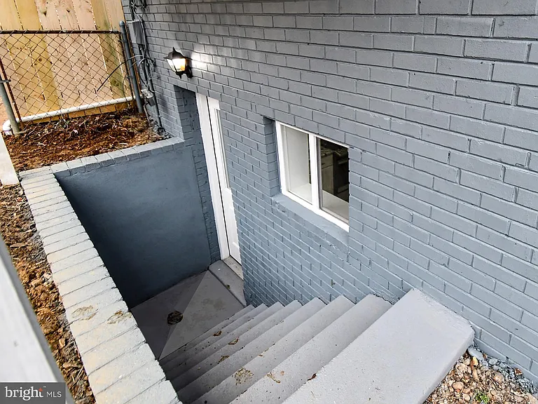 8106 Murray Hill Dr #BASEMENT — Photo 2