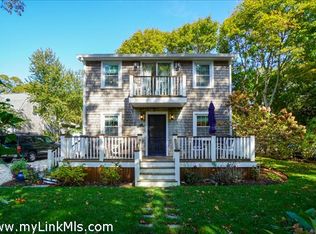 14 Huntington Ave, Oak Bluffs, MA 02557