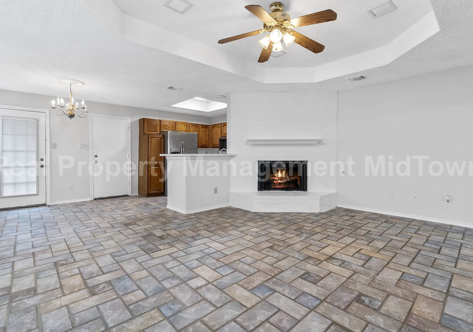 Charming Home in Established Community — Photo 3