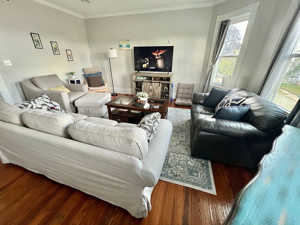 Spacious living room