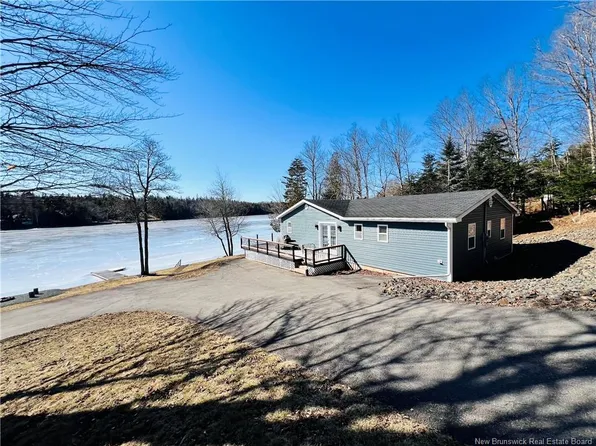 19 Fleet Ln, Saint George, NB E5C 2J7