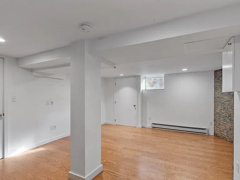 270 Poplar St — Photo 29