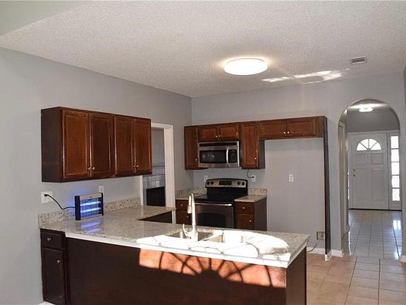 3rd image of 530 Sweet Creek Dr
