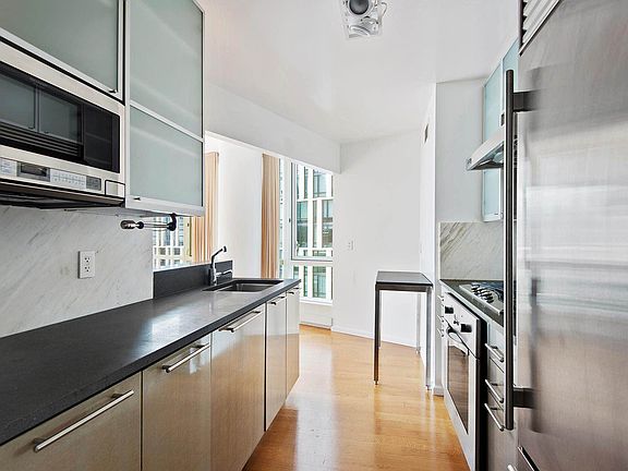 5th image of 200 Chambers St APT 9G