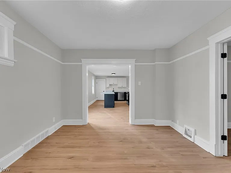 1330 W 67th St — Photo 12