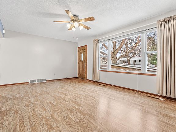 4th image of 9615 Larivee Ave