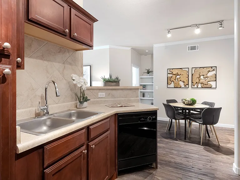 Modern Kitchen & Dining Space