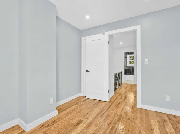 780 Hendrix Street image 14 of 25