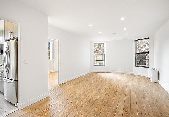 3rd image of 60 W 76th St #7E